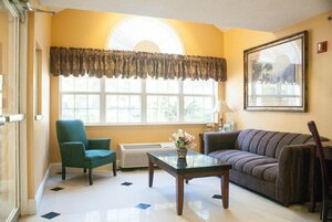 Гостиница Hometown Inn & Suites Jacksonville - Butler Blvd. Southpoint