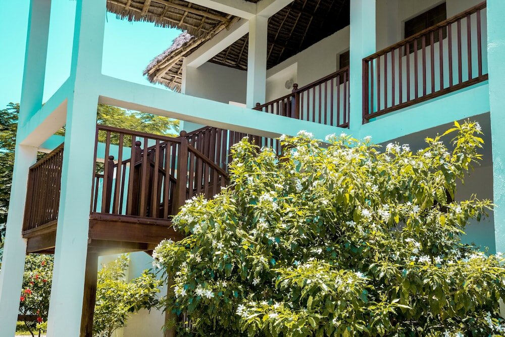 Фото Uroa Bay Beach Resort