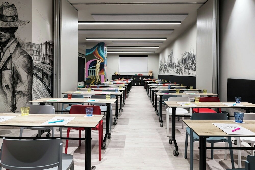 Фото Moxy Athens City