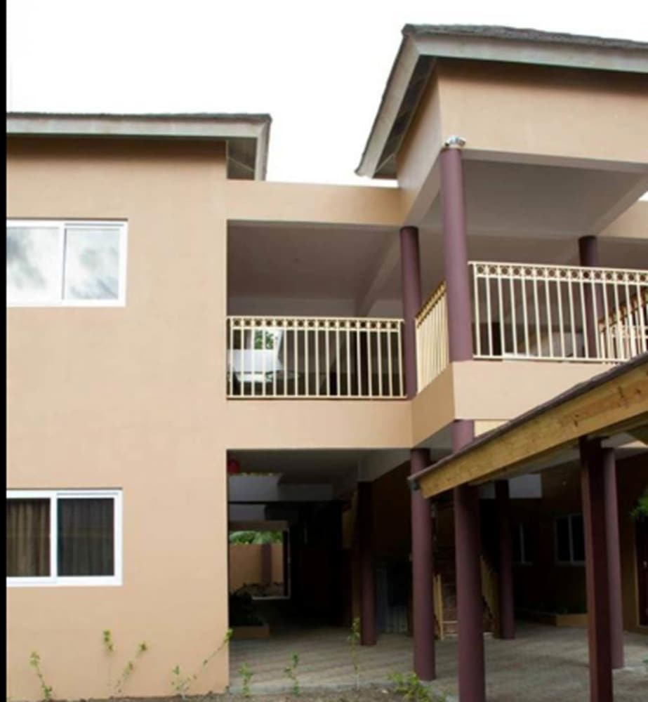 Фото Donway, A Jamaican Style Village