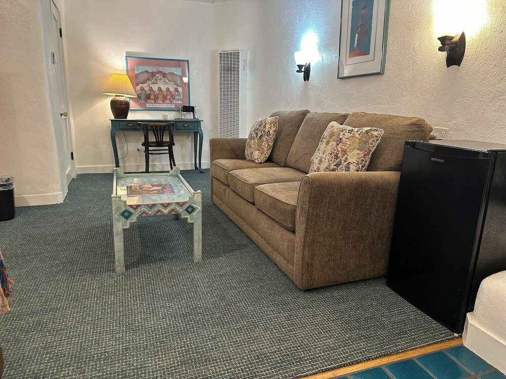 Фото The Historic Taos Inn