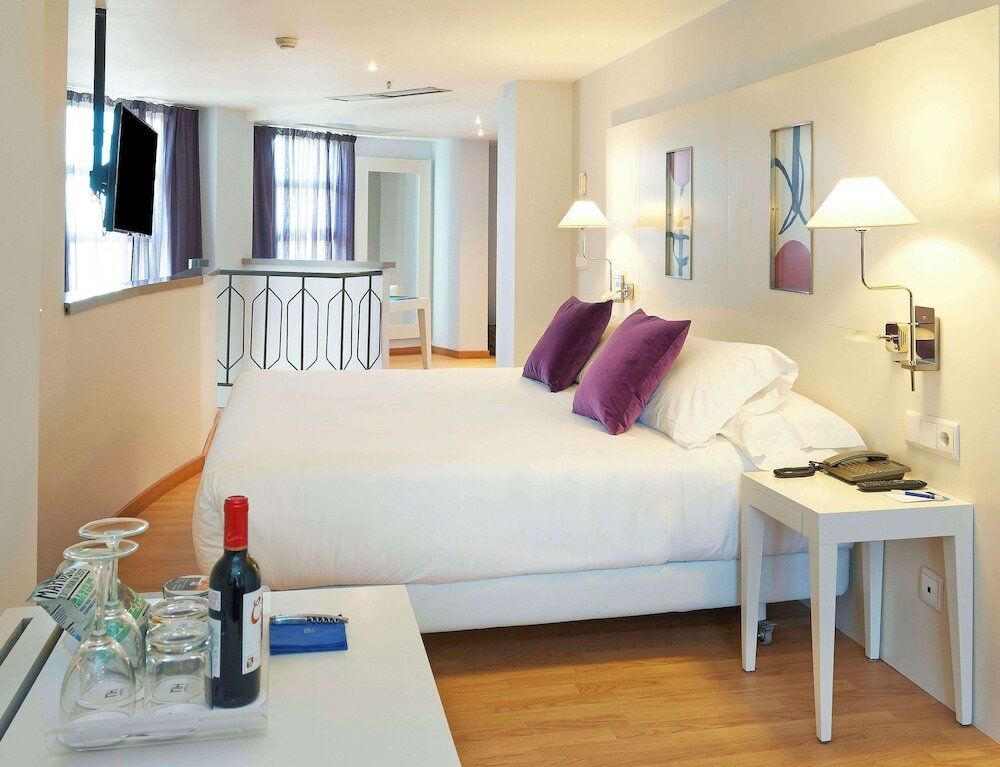 Фото Nh Valencia Las Artes