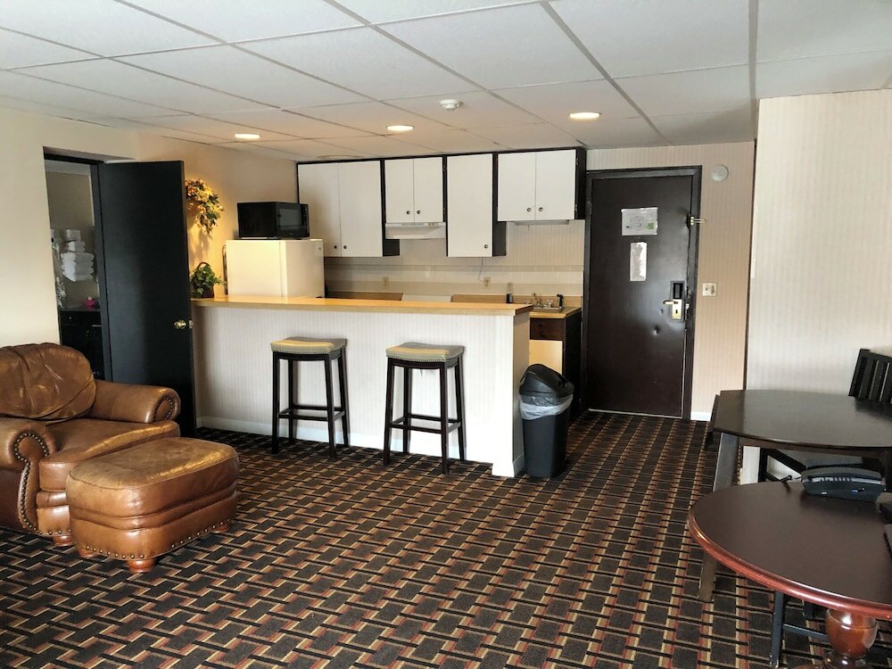 Фото Colonial Inn Ellsworth