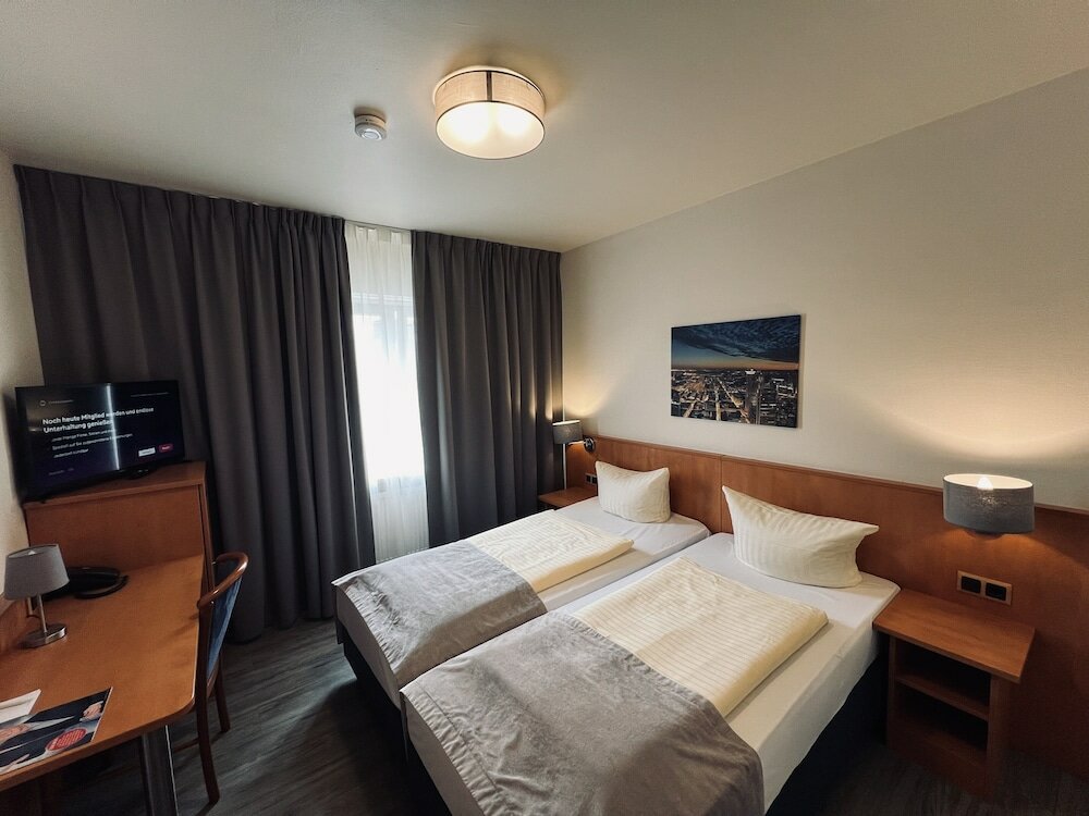 Фото Hotel Niederraeder Hof