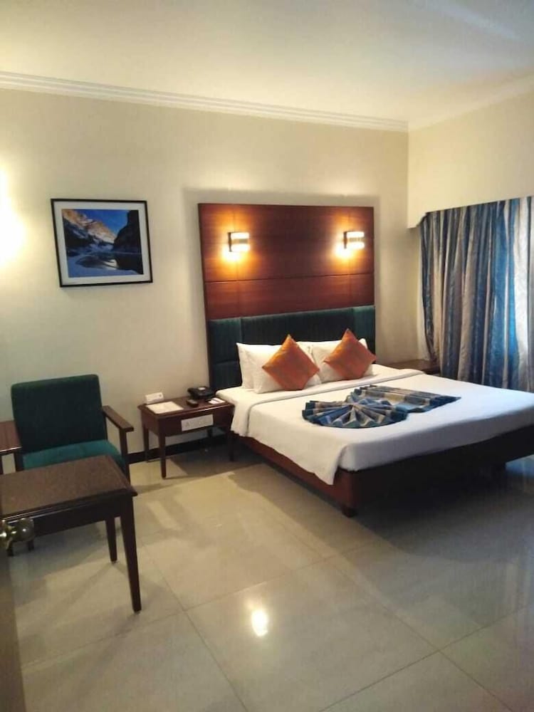 Фото Shenbaga Hotel and Convention Centre