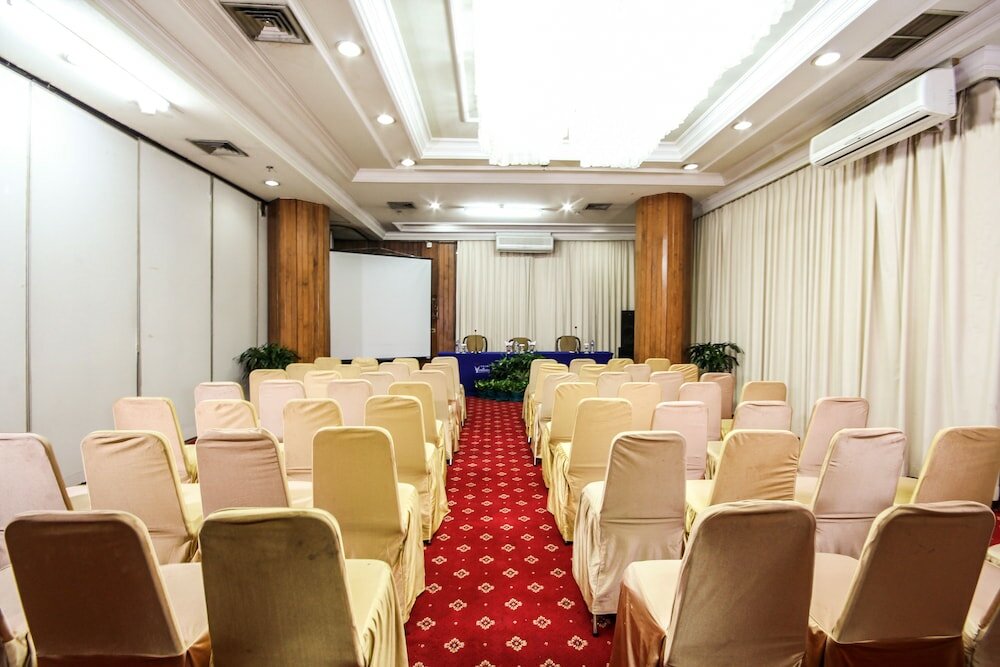 Фото Grand Menteng Hotel
