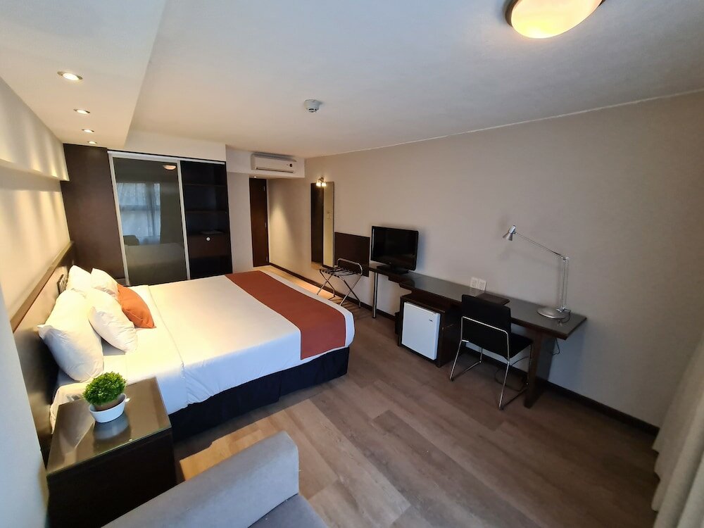 Фото Crystal Tower Hotel