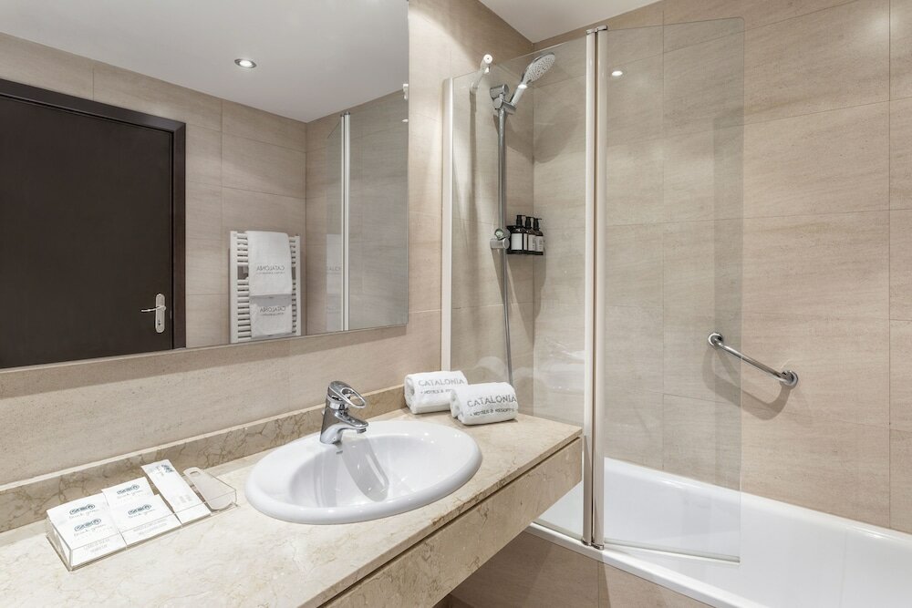 Фото Catalonia El Retiro