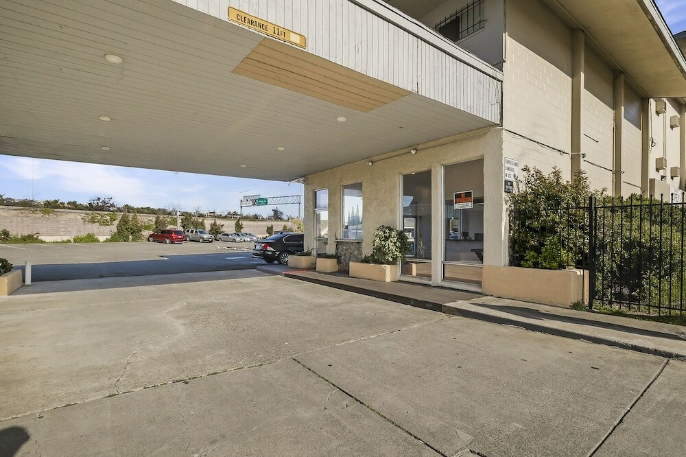 Фото Heritage Inn Express Hayward