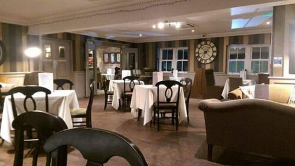 Фото Honest Lawyer Hotel