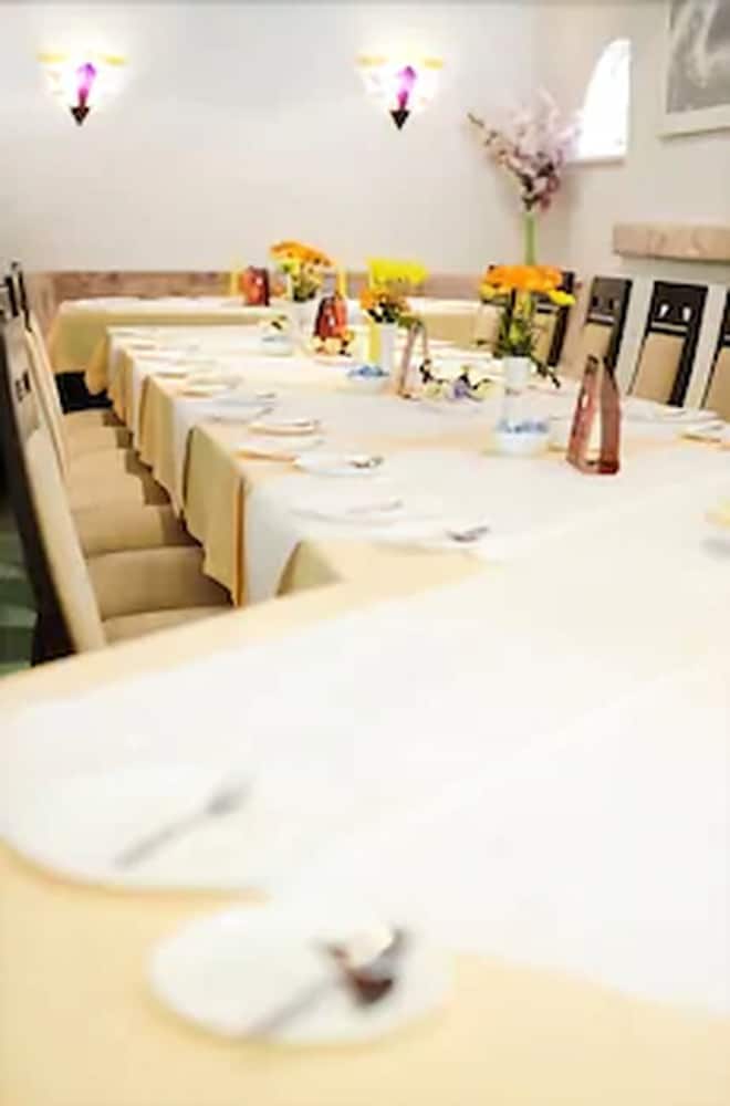 Фото Hotel & Restaurant Park Cafe Isa