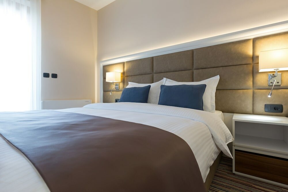 Фото Hotel Tesla Smart Stay