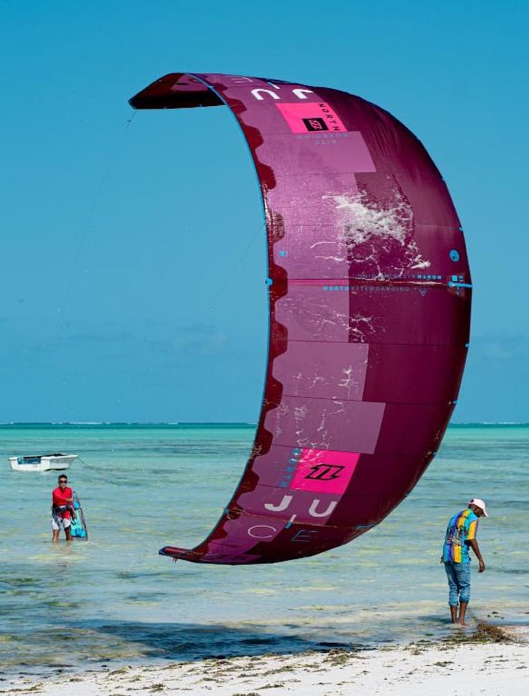 Фото Coral Rocks Hotel & Restaurant