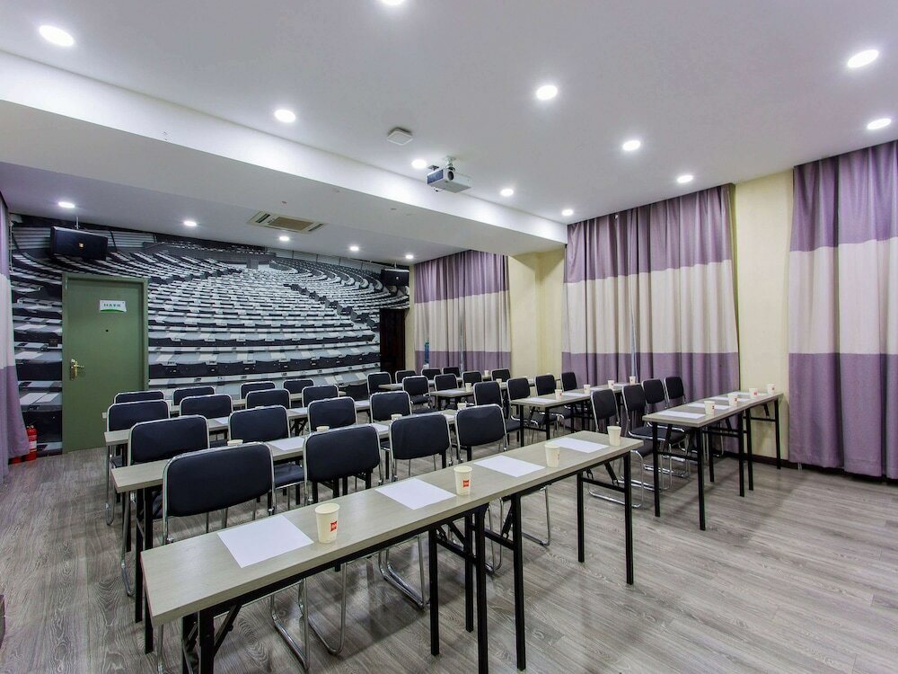 Фото Ibis Lanzhou Train Station