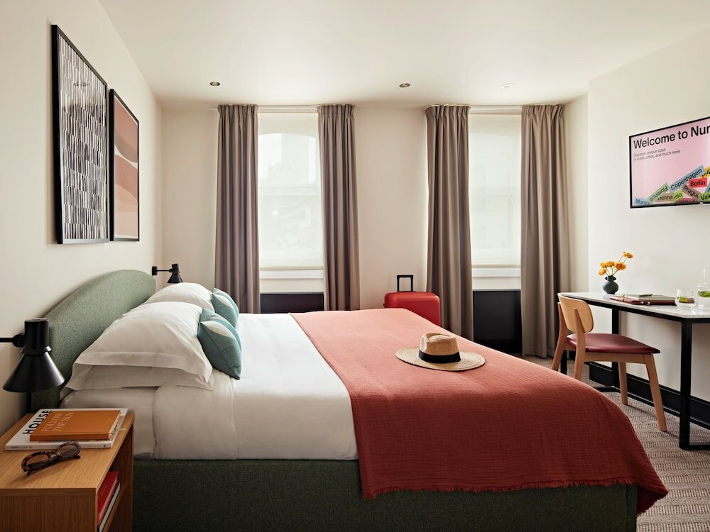 Фото Bedford Corner Hotel