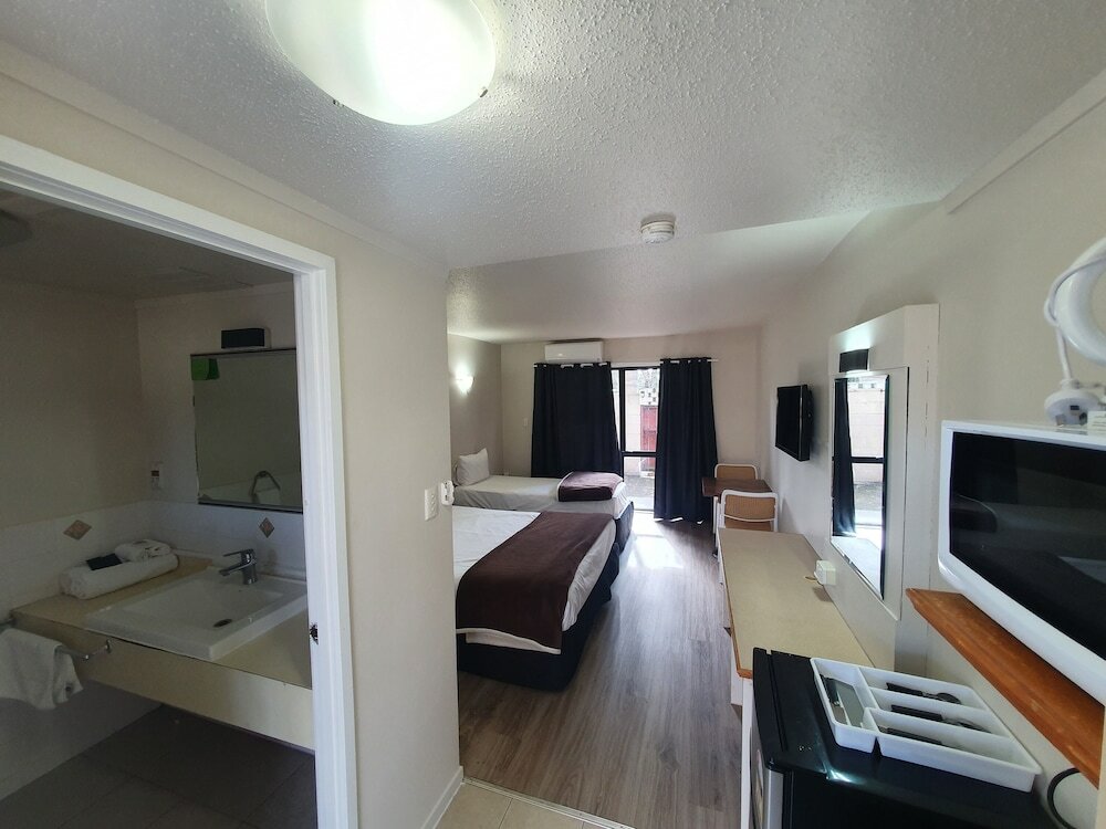 Фото Ascot Epsom Motel