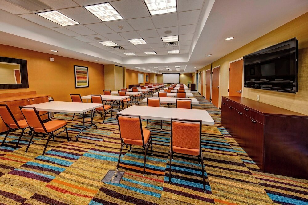 Фото Fairfield Inn & Suites Oklahoma City NW Expressway/Warr Acres