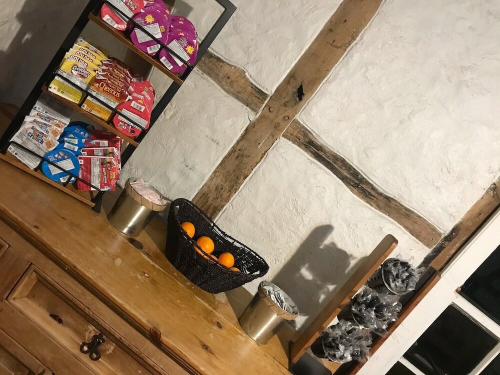 Фото Fredericksburg Inn & Suites