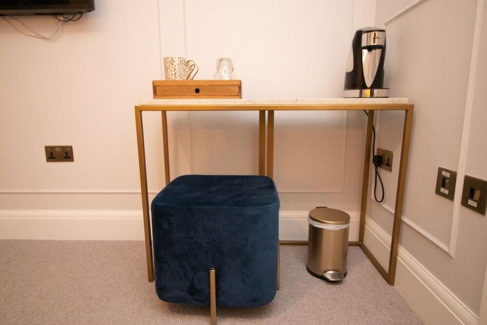 Фото Three Falcons Hotel