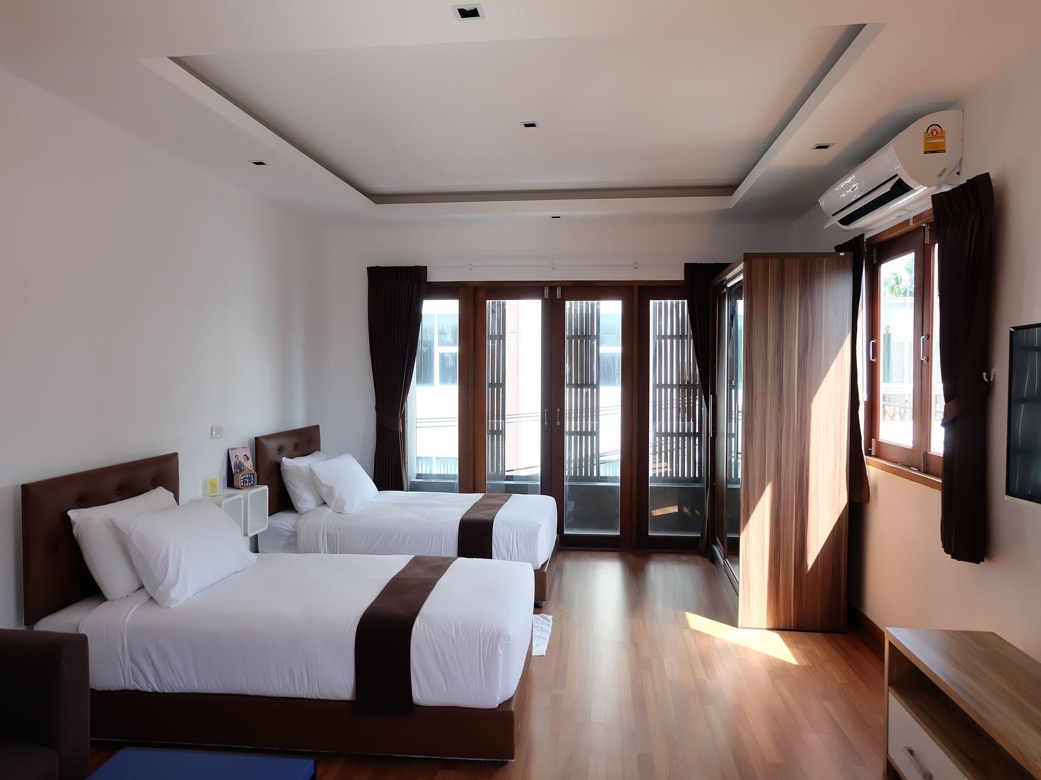 Фото 5ive Beach House Hotel