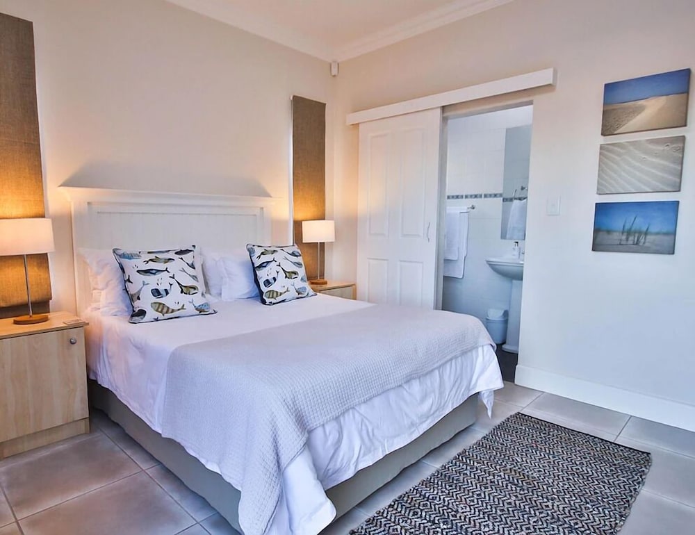 Фото Jeffreys Bay Luxury Apartments