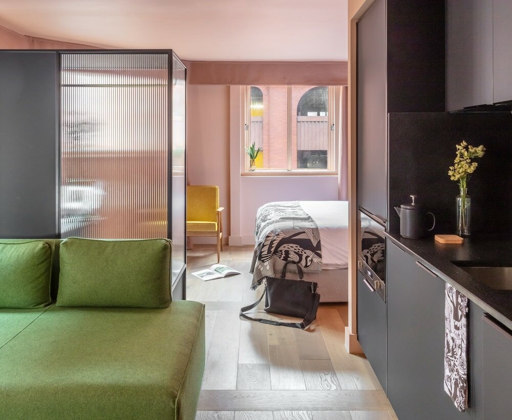 Фото Whitworth Locke