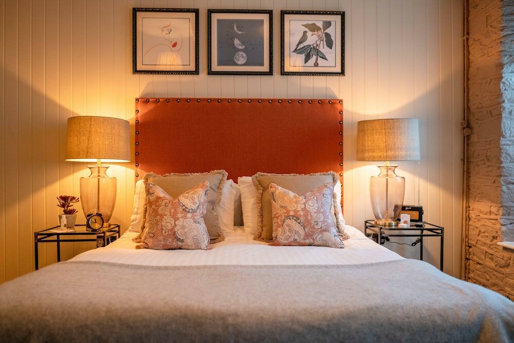 Фото The George Inn and The Plaine