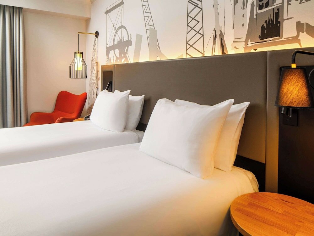 Фото Mercure Cardiff North Hotel