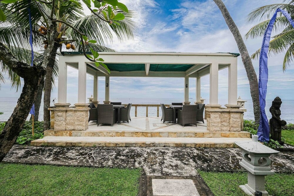 Фото Poinciana Resort Bali