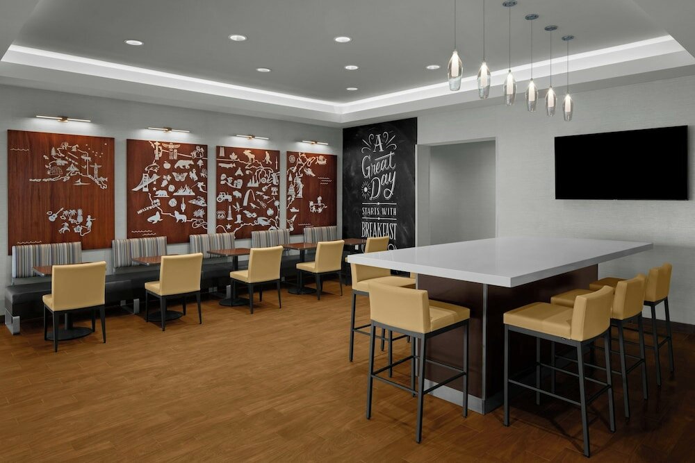 Фото TownePlace Suites by Marriott Carlsbad