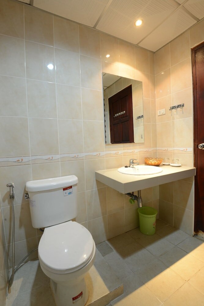 Фото Douangpraseuth Hotel