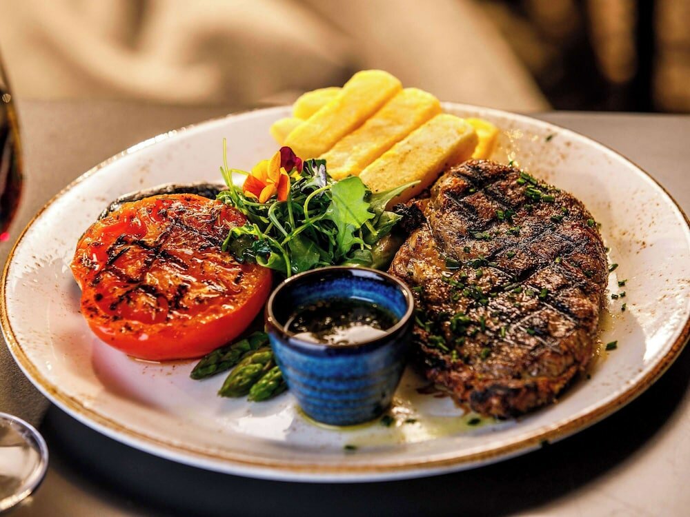 Фото Mercure Cardiff North Hotel