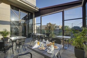 Гостиница The House Boutique Suites