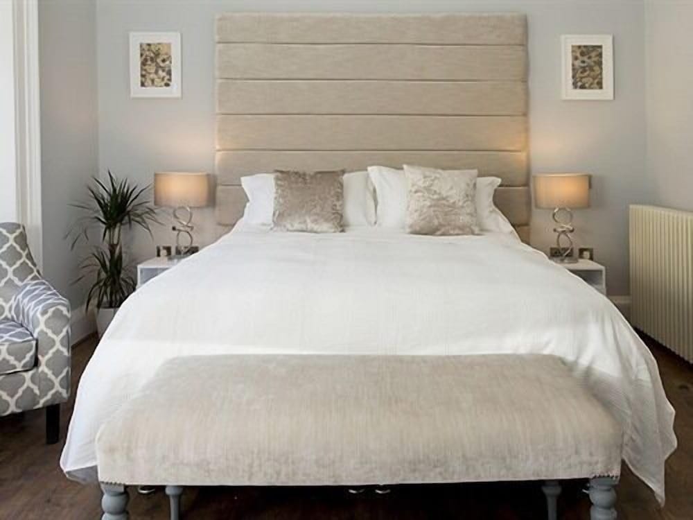 Фото The Lane Apartment