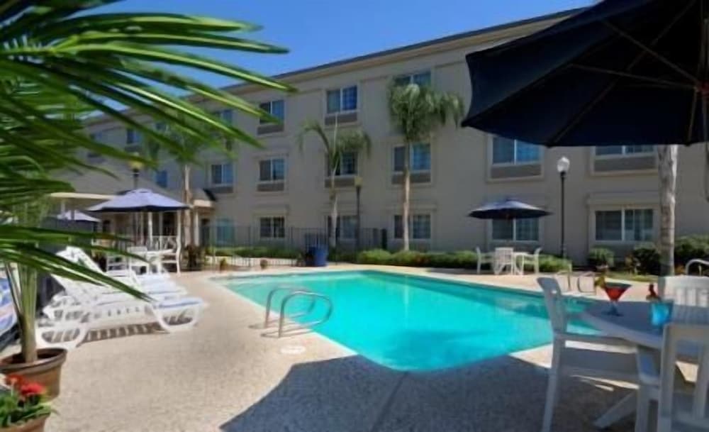 Фото Holiday Inn Express & Suites Tulare, an Ihg Hotel