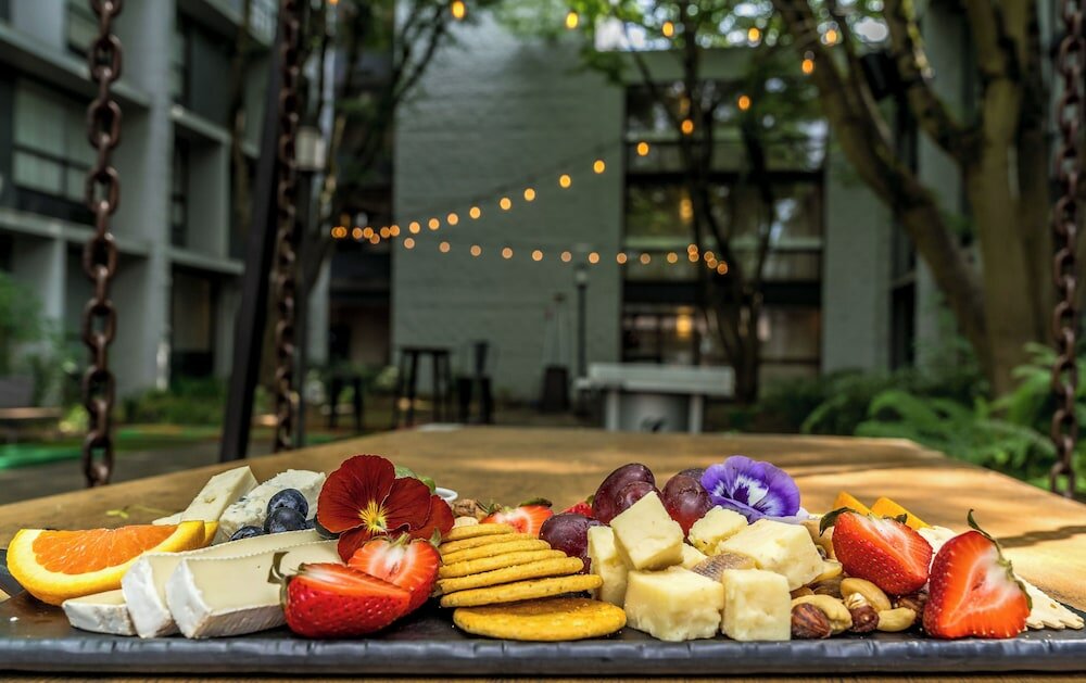 Фото Hotel 116, A Coast Hotel Bellevue