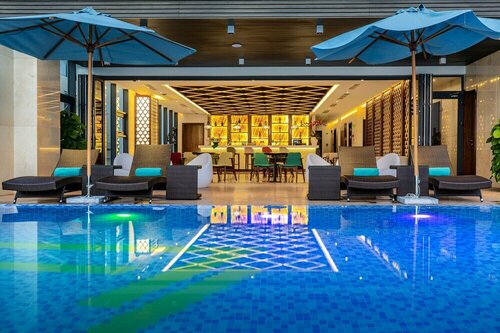 Гостиница Maximilan Beach Hotel в Дананге