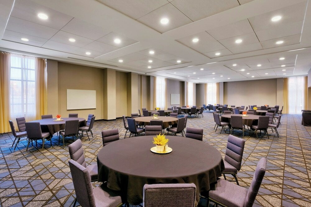 Фото Courtyard by Marriott Lincoln Downtown