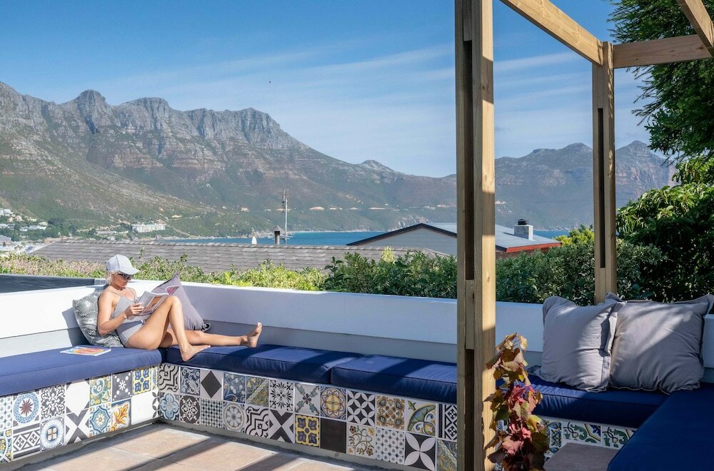 Фото Hout & About Guest House