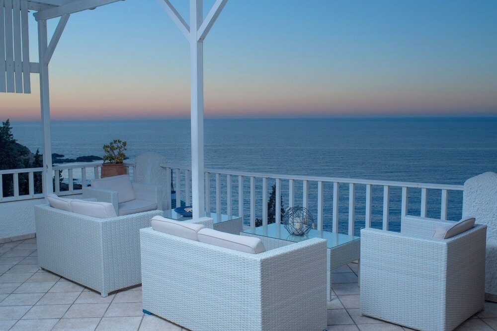 Фото Cavos Bay Hotel and Studios