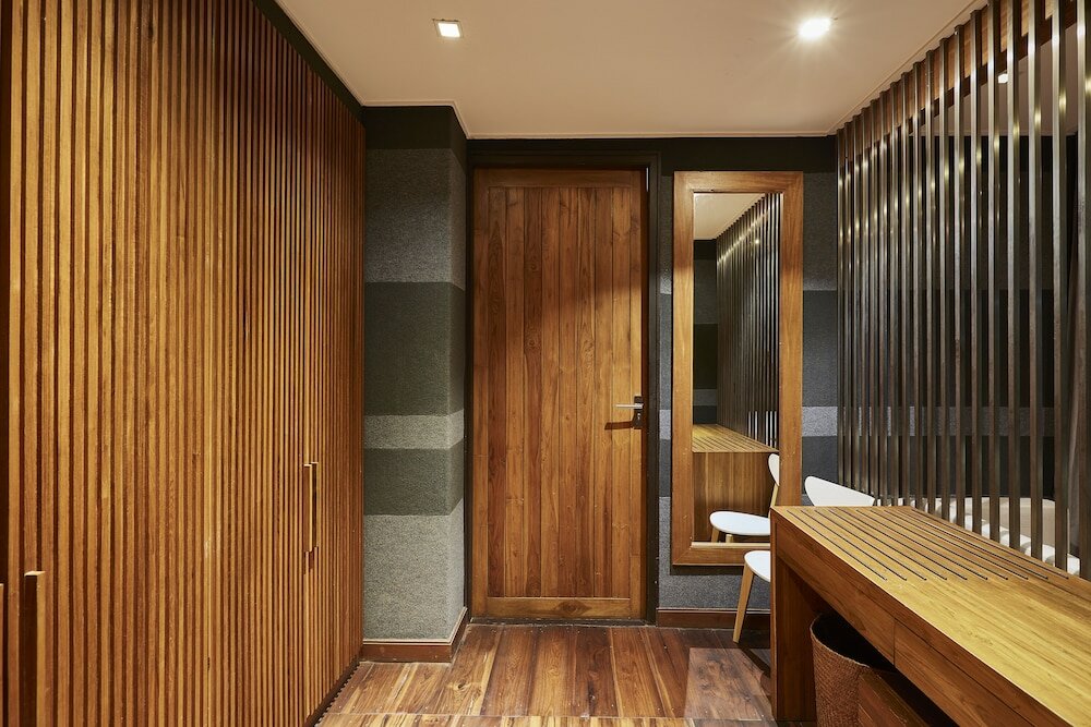 Фото LUXX Langsuan Hotel