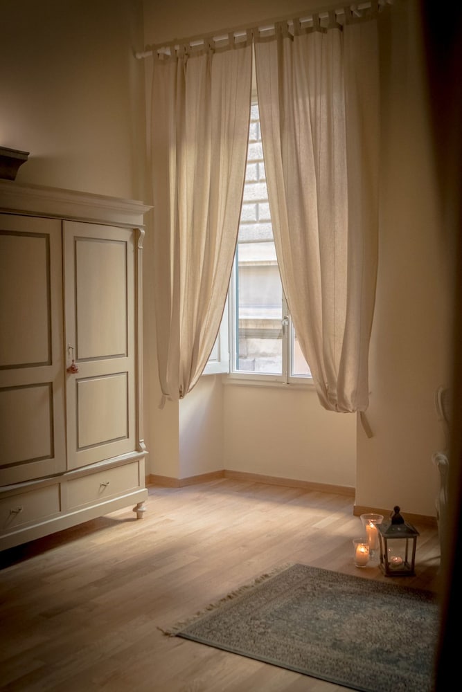 Фото Breathtaking 4bd Apt 5min Walk to Duomo