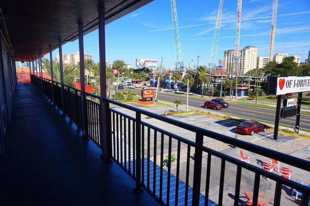 Фото Travelodge by Wyndham Orlando Heart of International Drive