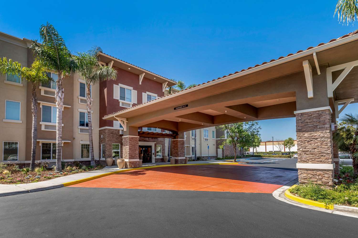 Фото Comfort Inn & Suites near Ontario Airport