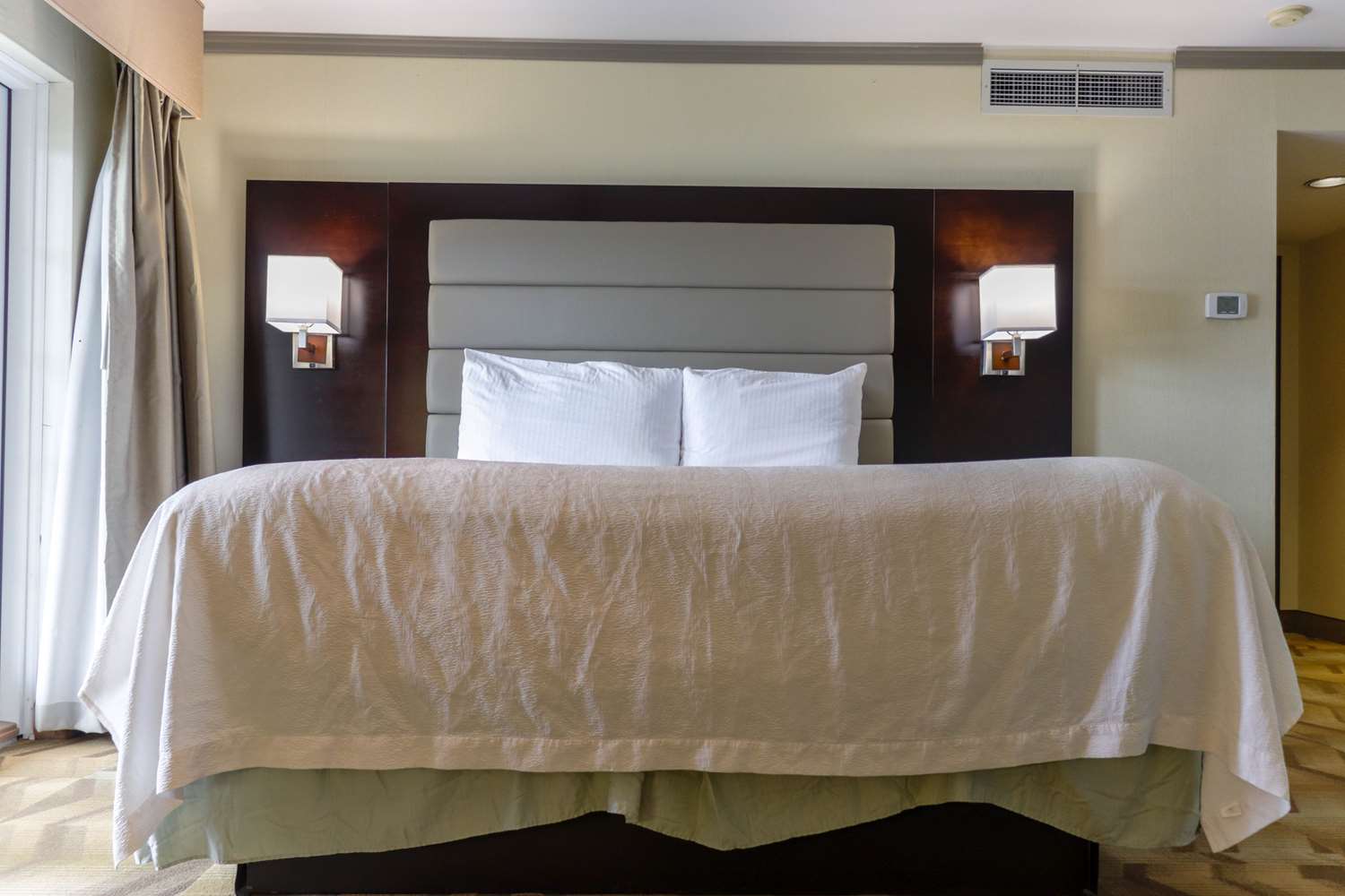 Фото Best Western Plus Silverdale Beach Hotel