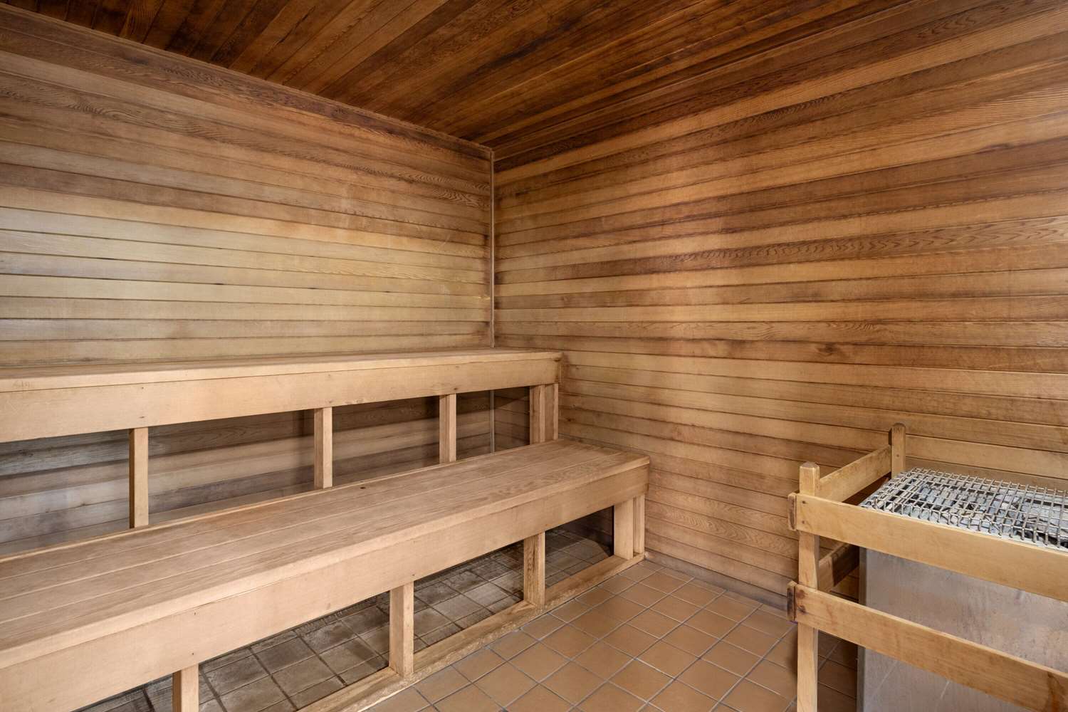 Фото Days Inn & Suites by Wyndham Bozeman