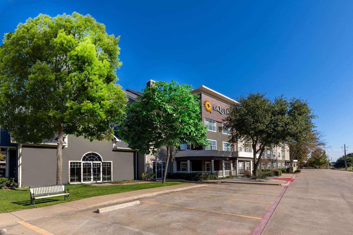 Фото La Quinta Inn & Suites by Wyndham Rockwall