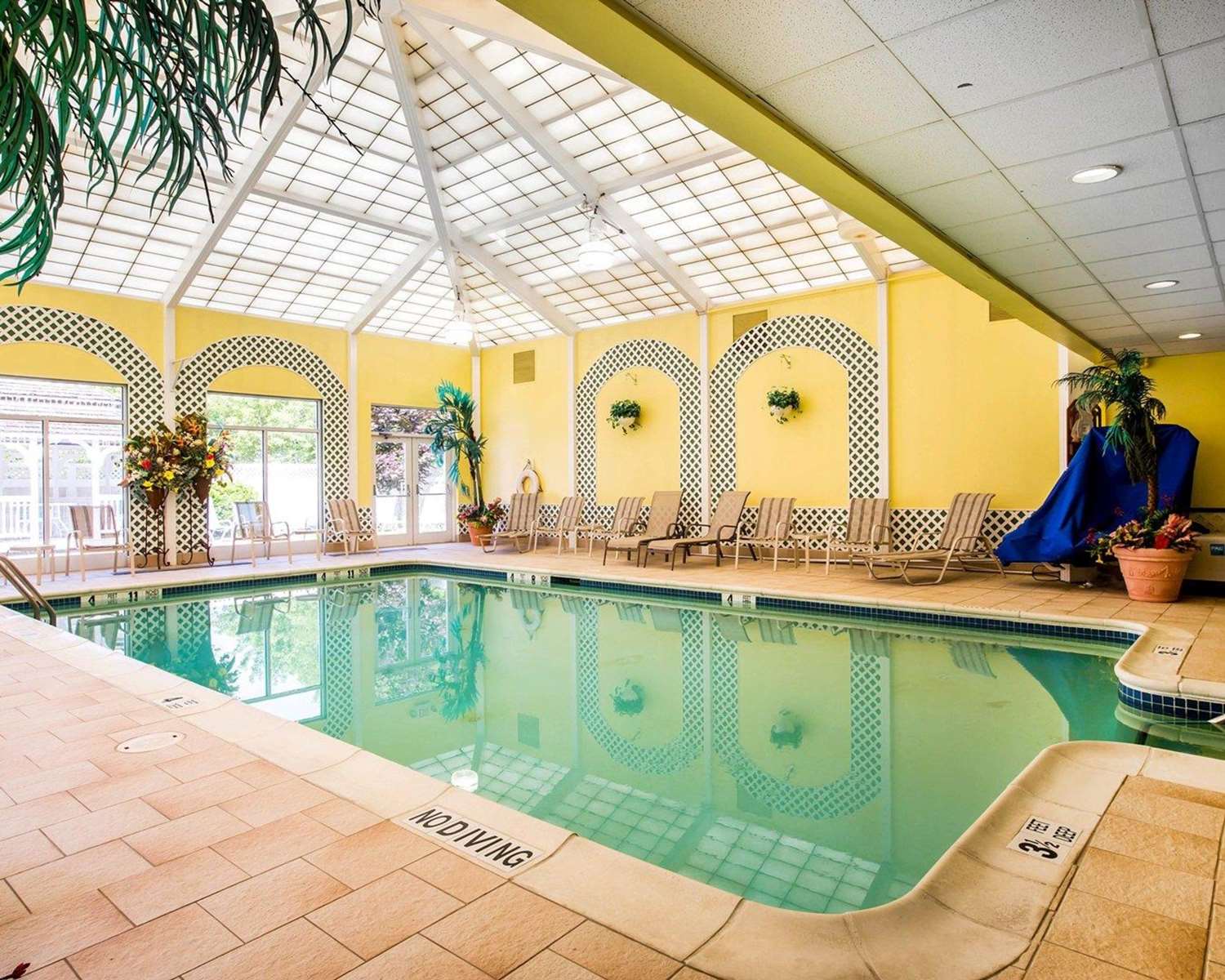 Фото Comfort Inn & Suites