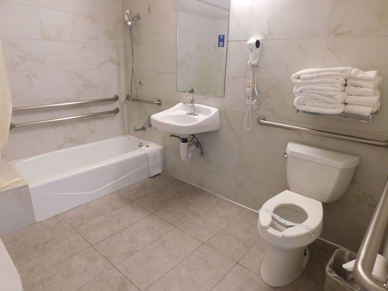 Фото Days Inn by Wyndham Novato/San Francisco