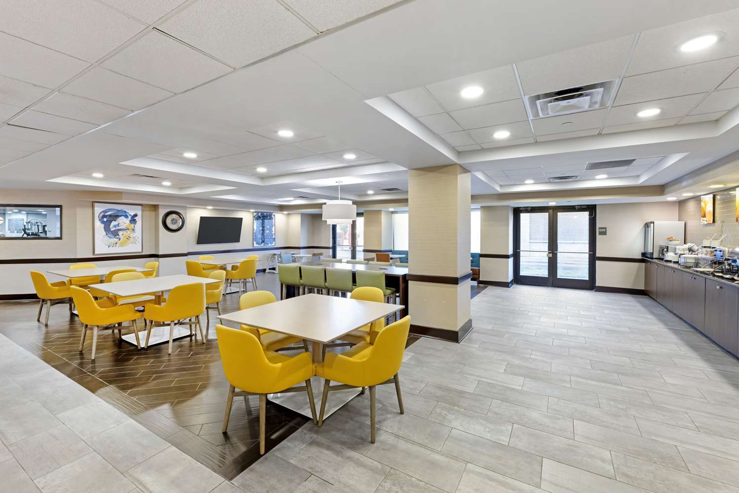Фото Comfort Inn & Suites Arlington Heights - Schaumburg